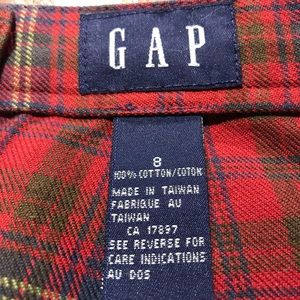 Gap mini Skirt size 8. Great for the holidays!